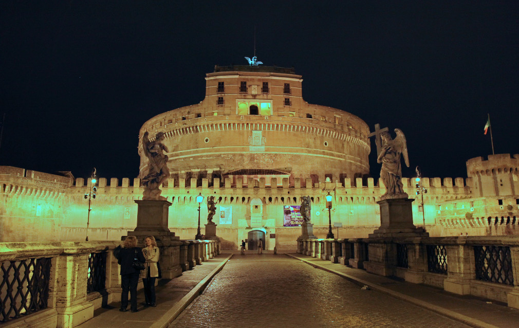 Ponte Sant'Angelo and leading up to the Castel Sant'Angelo