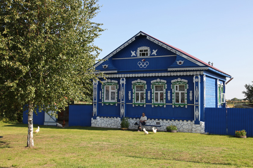 blue house and white trim very nicely done in Кидекша Kideksha