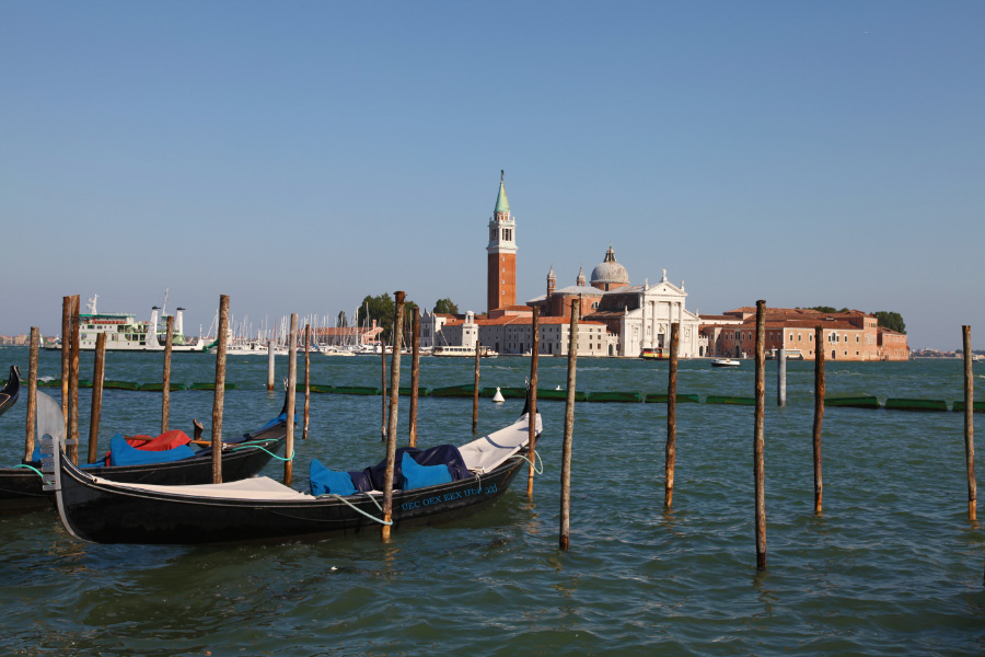 uec_it_venezia_san_giorgio_maggiore_church_gondolas
