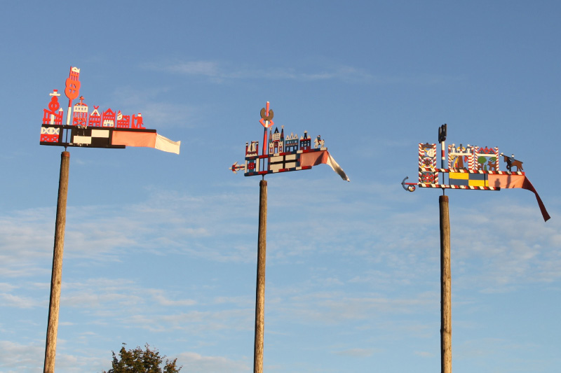 A most functional fisherman's art, from 26 December 1844, Kuršių vėtrungė – Nidden Kurenwimpel – Curonian weathervane (pennants or flags), to identify fishing boats and from which town they hail, and to regulate fishing within the Kuršių marios – Kuršu joma – Curonian Lagoon – Куршский залив – Kurisches Haff