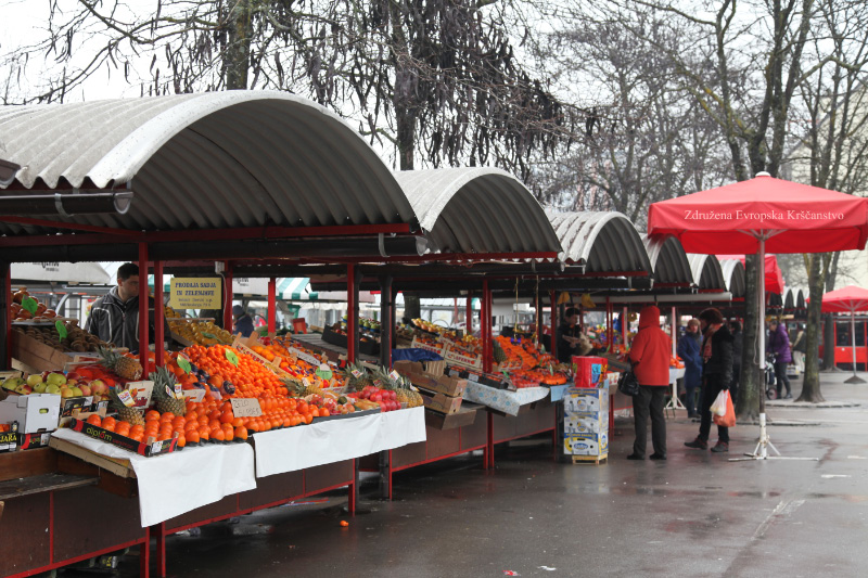 In central Europe, in Ljubljana, oranges and pinepples in January! It almost makes one feel he could give up eating horses.